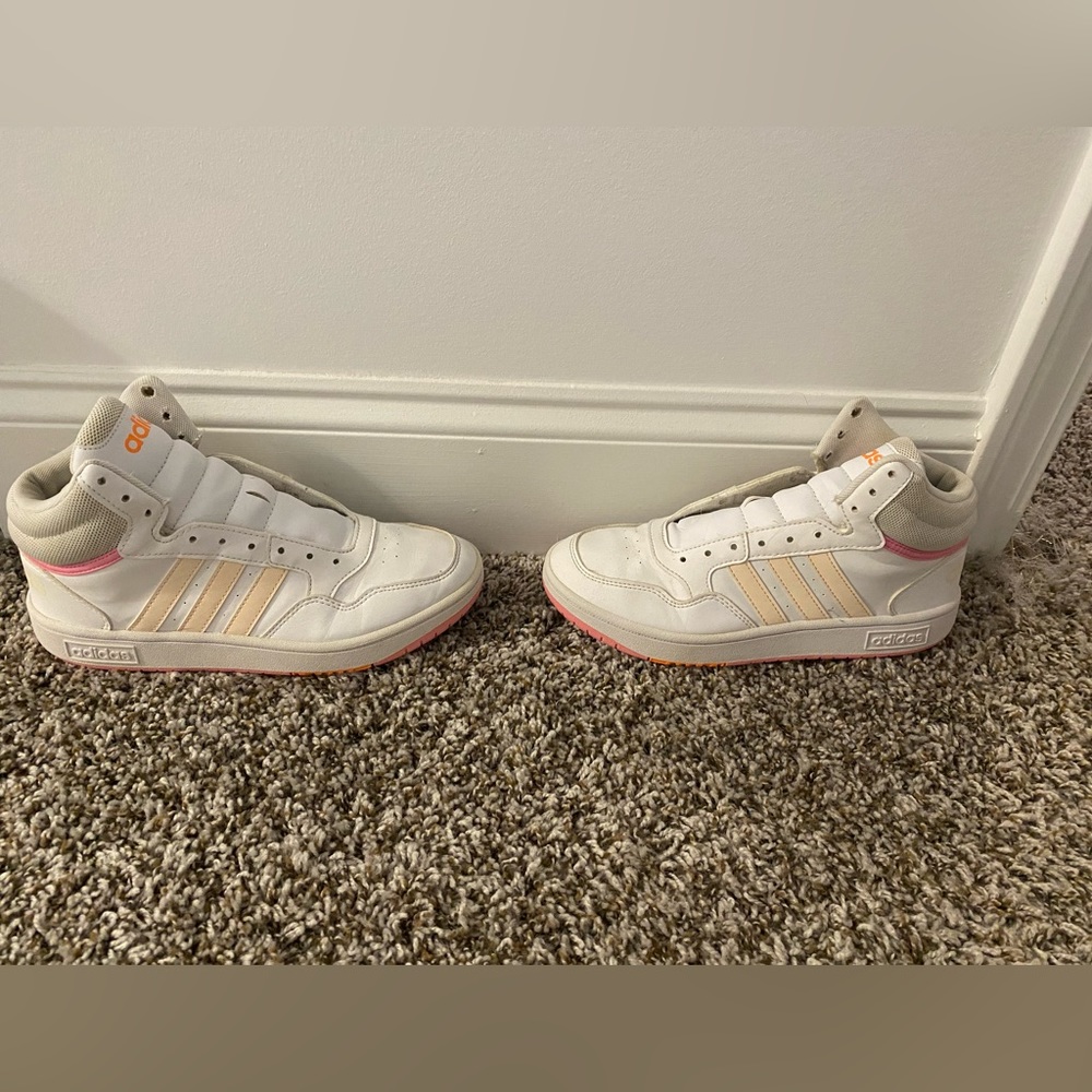 Gently used. Size 5 girls adidas tennis shoes.